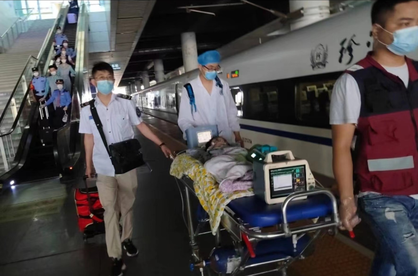 乡城县高铁转运公司